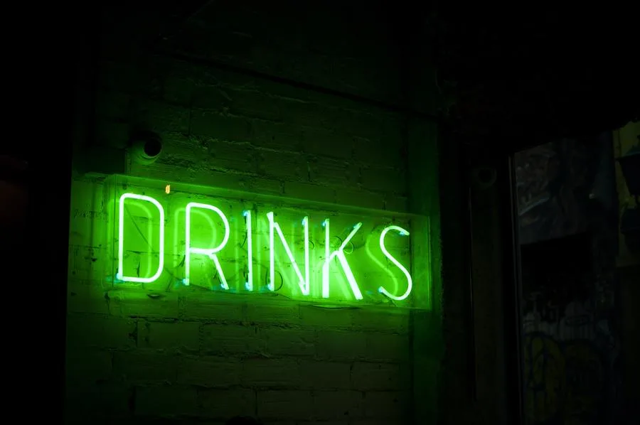 drinks sign in neon green
